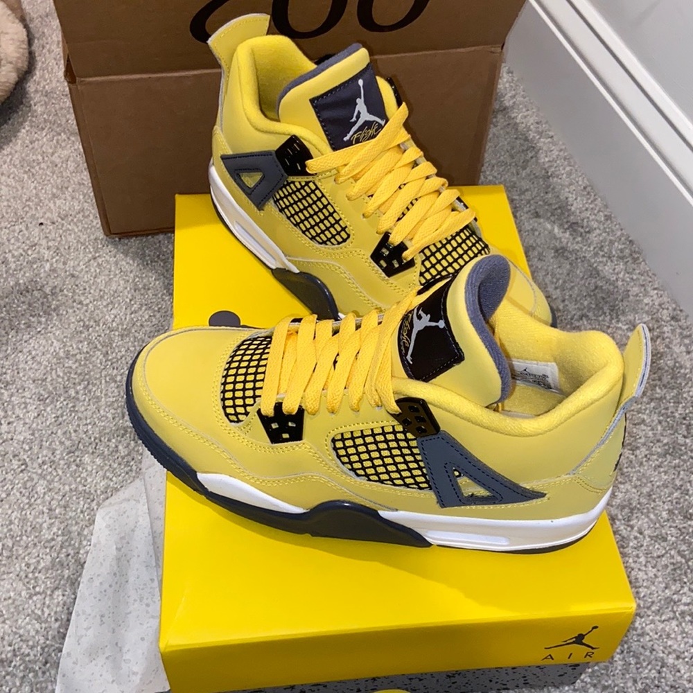 Air Jordan 4